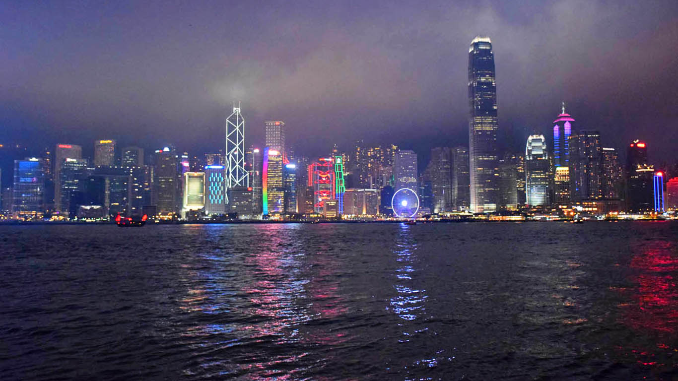 Skyline de Hong Kong, visto do Victoria Harbour, em Kowloon