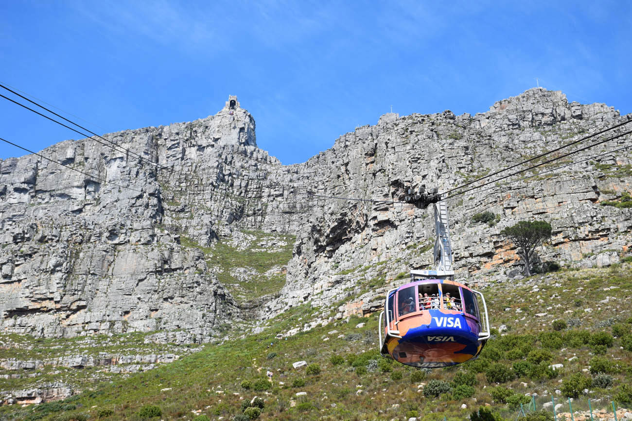 Subindo na Table Mountain de bondinho (Cable Car) - Cidade do Cabo