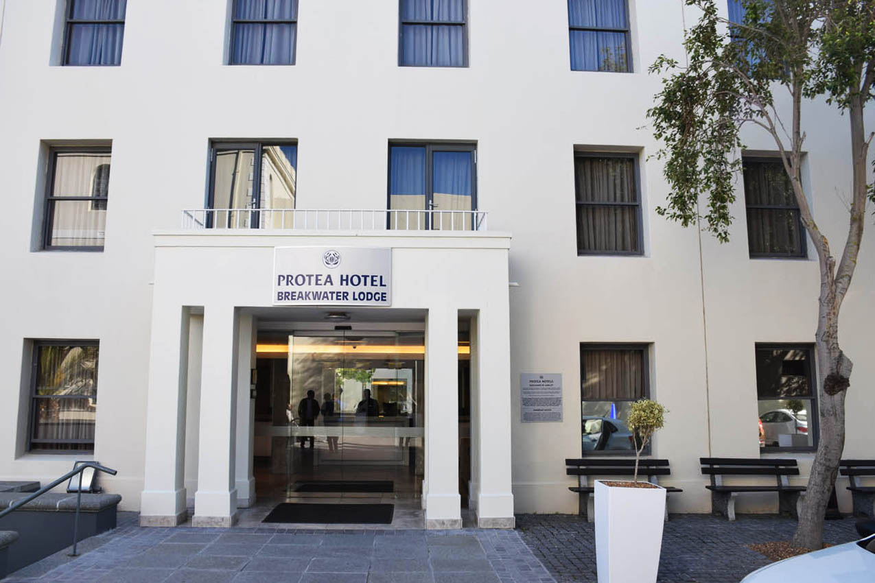 Entrada do hotel Protea Breakwater Lodge no Waterfront de Cape Town