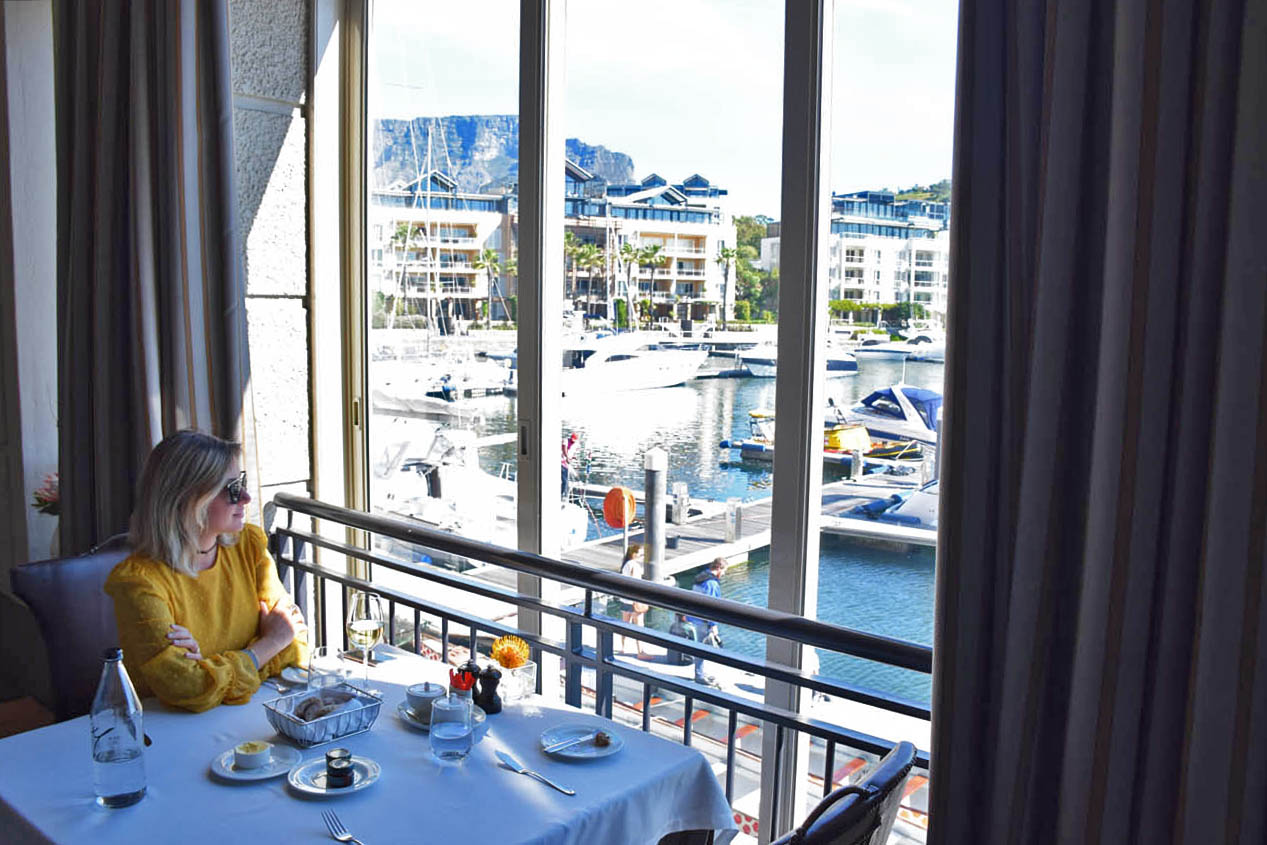Olha a Table Mountain ali! SIGNAL Restaurant no hotel Cape Grace -