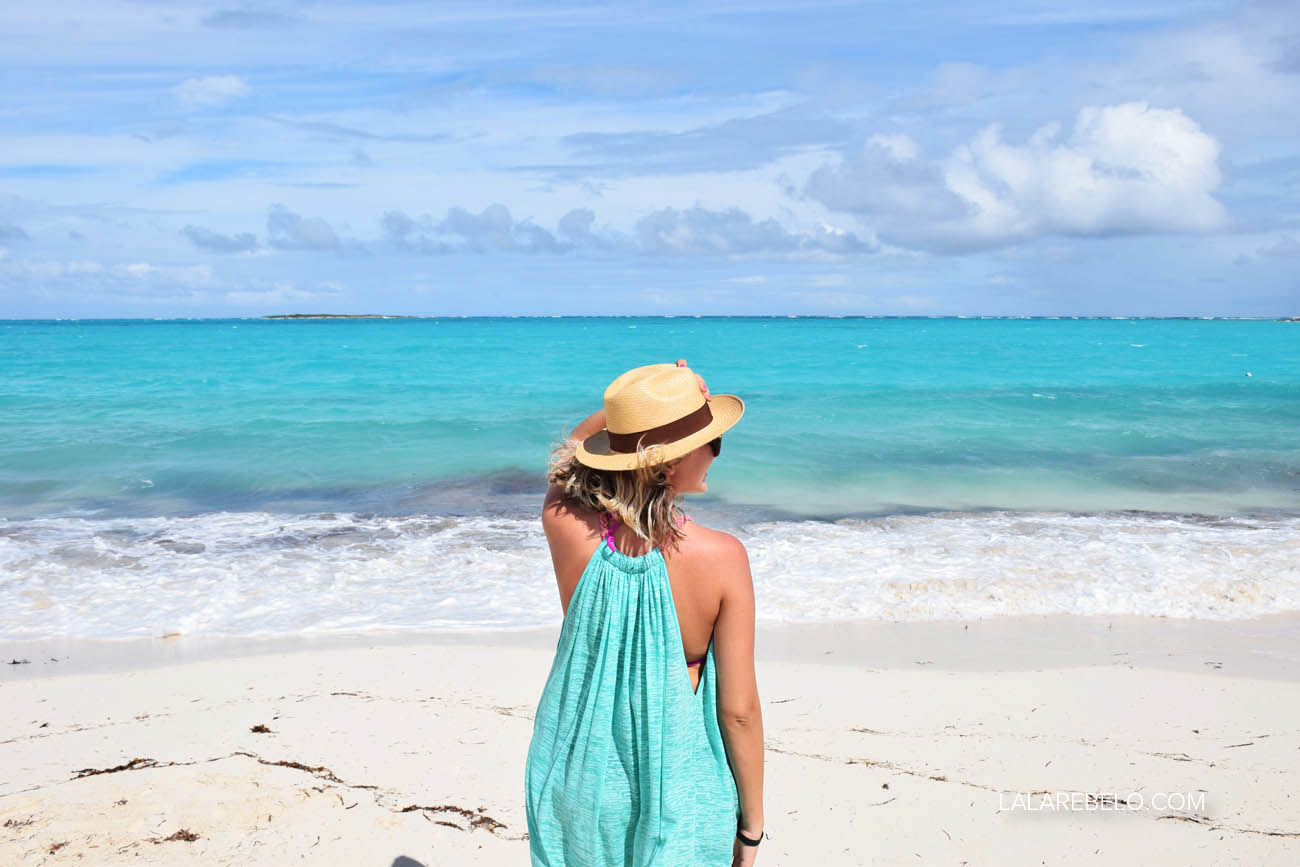Praia em frente ao Hotel Paradise Bay em Great Exuma - Bahamas | Flamingo Bay