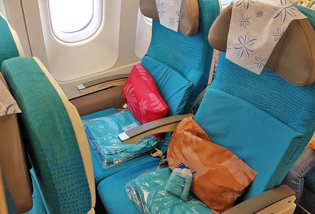 Interior da aeronave da Air Tahiti Nui - classe econômica | foto: Lala Rebelo