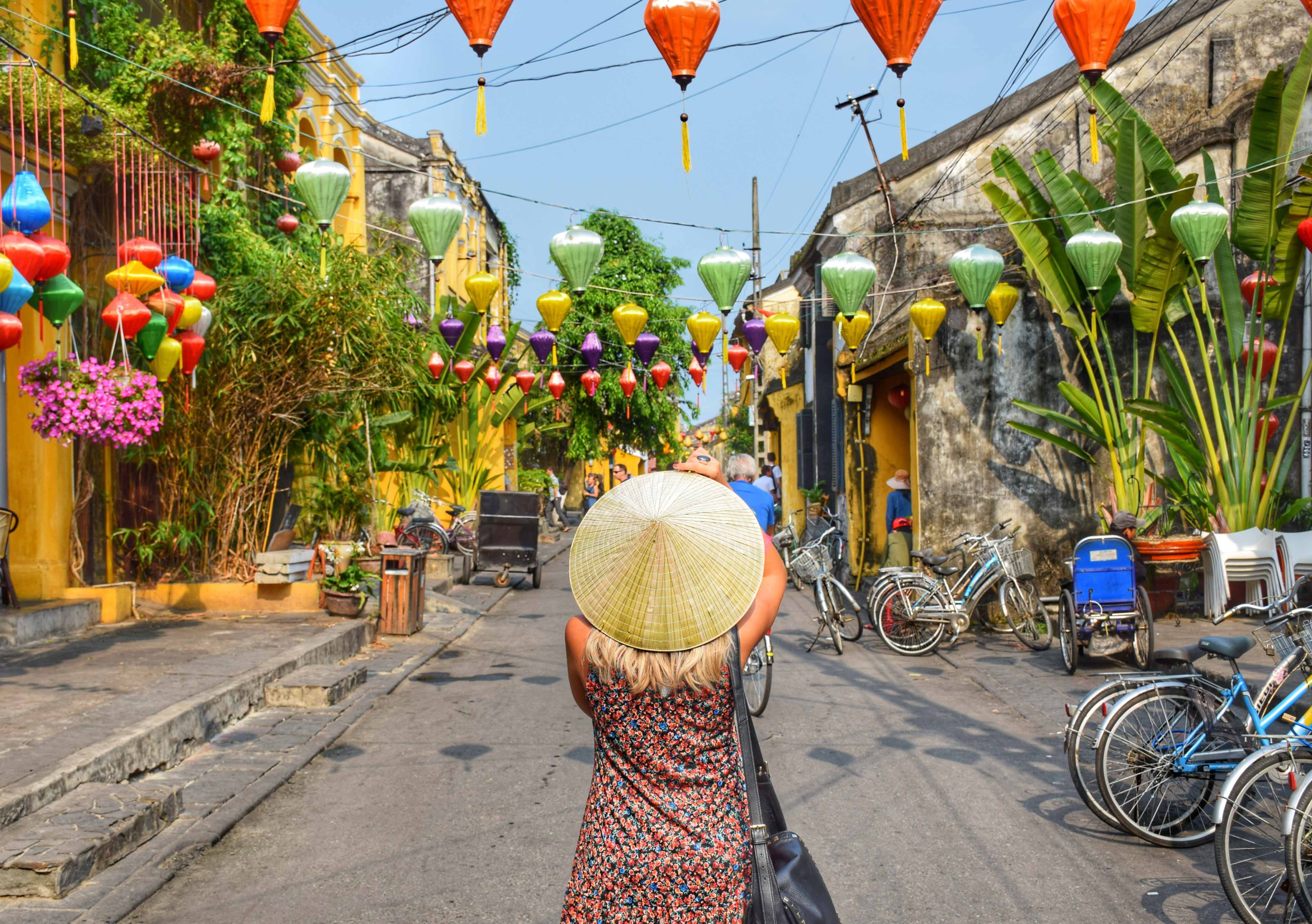 Pelas ruas de Hoi An, no Vietnã | foto: Lala Rebelo