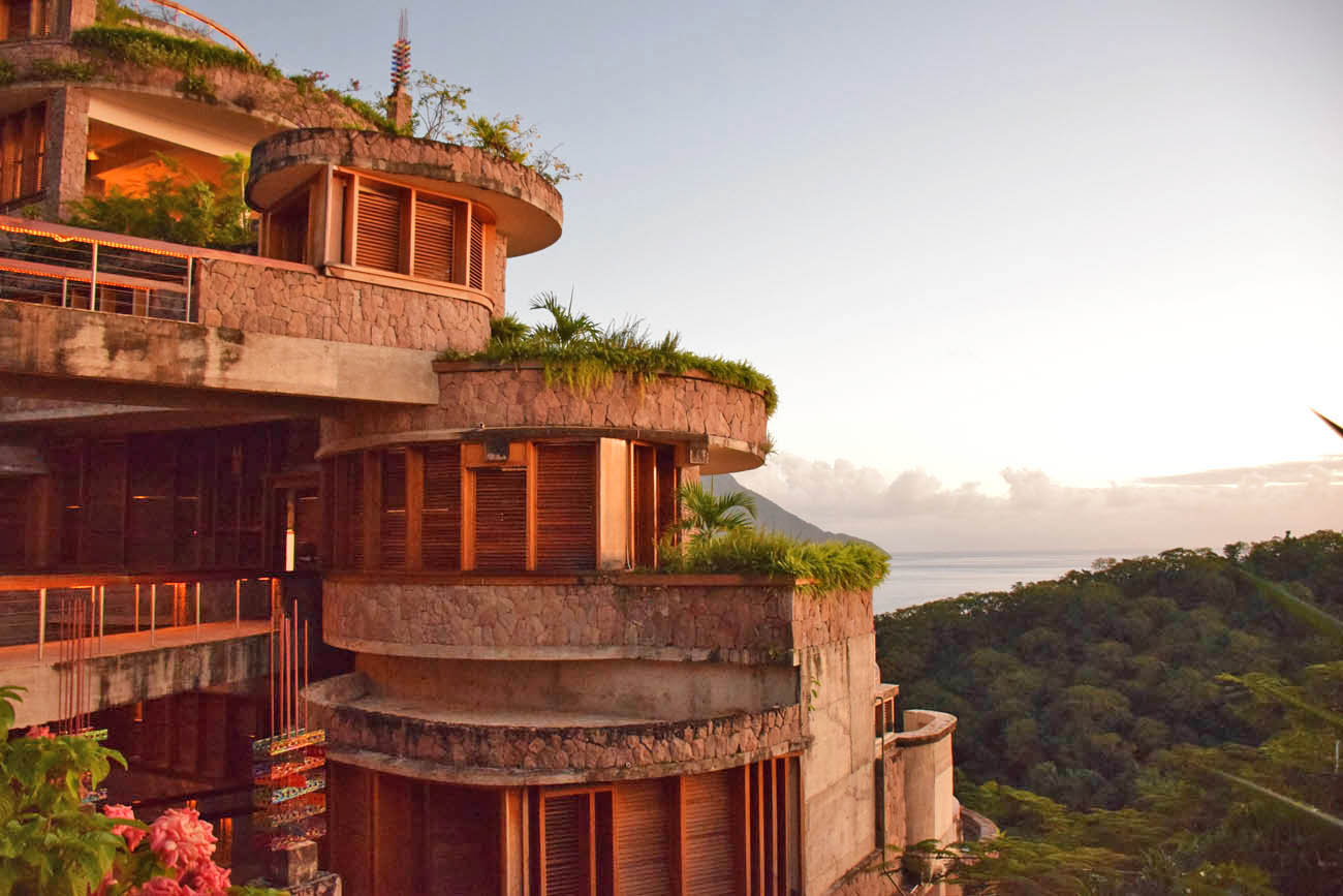 Edifício do hotel Jade Mountain, em St Lucia | foto: Lala Rebelo