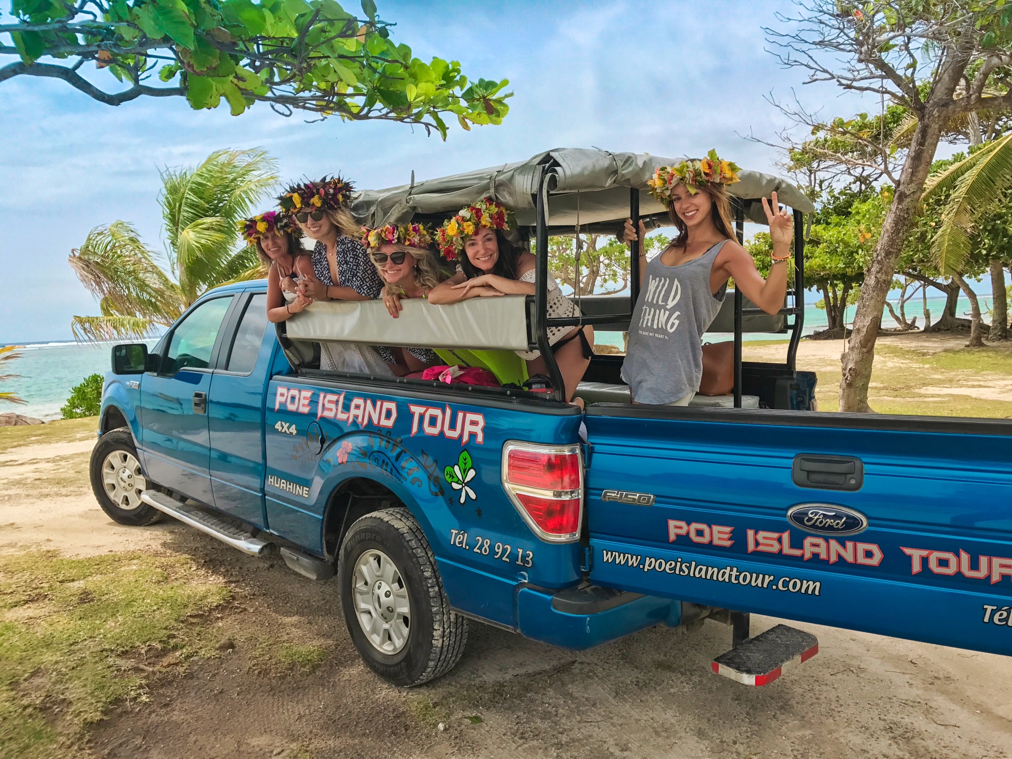 Na camionete da Poe Island Tour (Poetaina), conhecendo a ilha de Huahine