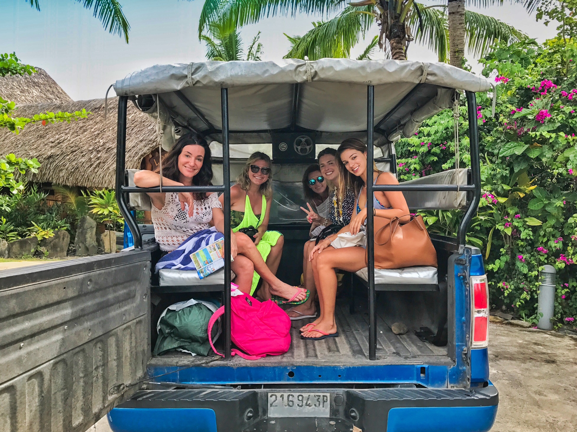 De camionete 4x4, fazendo tour pela ilha de Huahine, com a Poe Island Tour