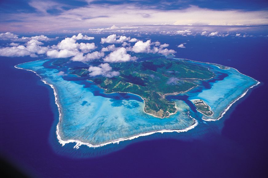Vista aérea de Huahine, na Polinésia Francesa | foto: © TAHITI TOURISME – Philippe Bacchet