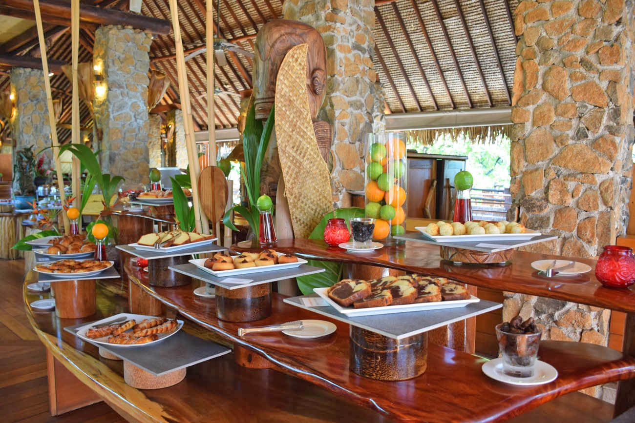 Buffet de café da manhã - Restaurante Le Vanille - Le Taha'a Island Resort | foto: Lala Rebelo