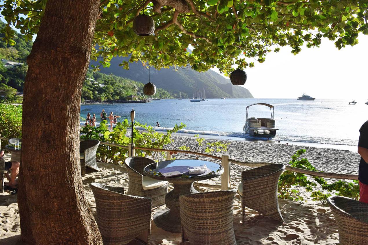 Bayside bar e restaurante do hotel Viceroy Sugar Beach - St Lucia | foto: Lala Rebelo