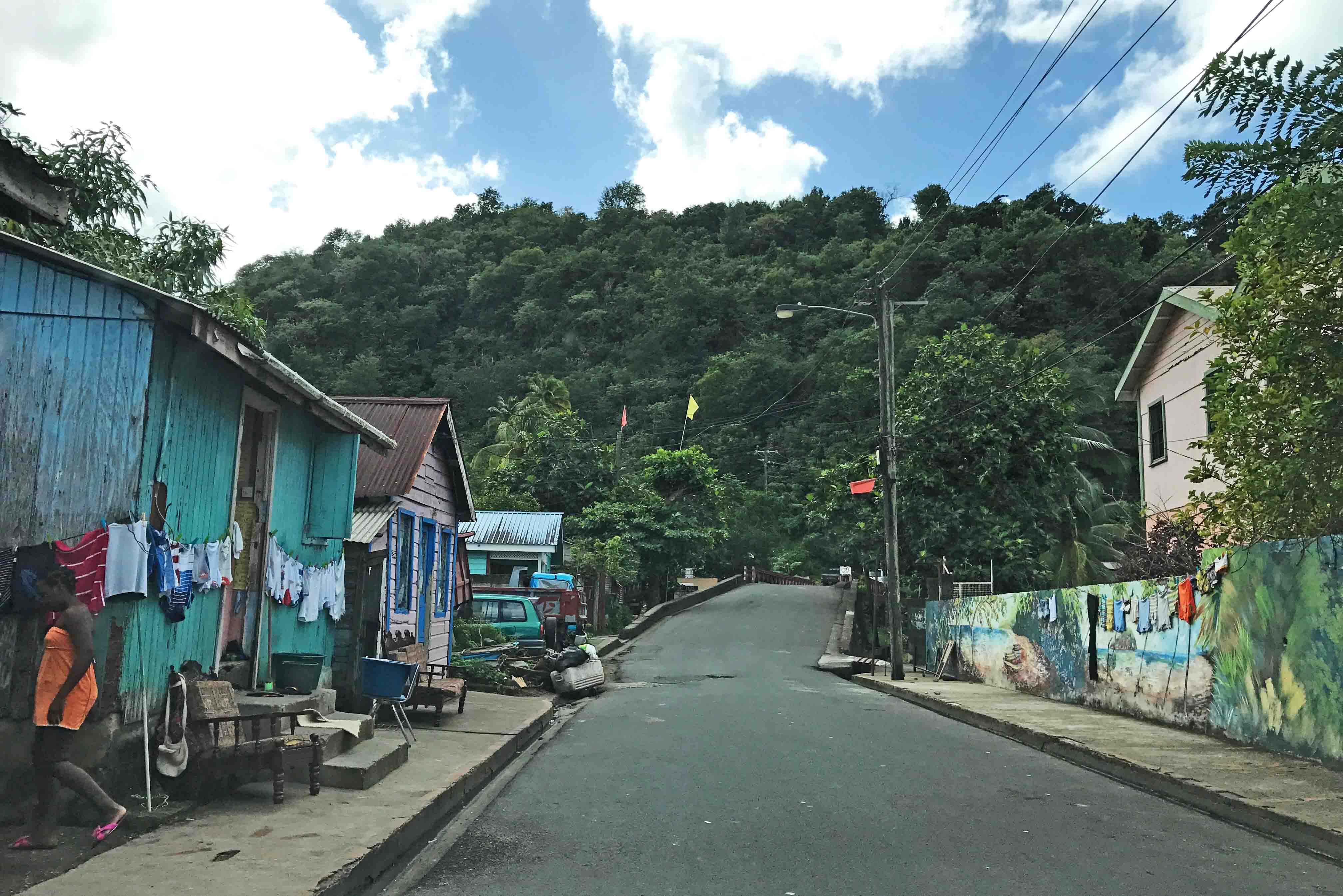 Algumas cidades de St Lucia são muito humildes | foto: Lala Rebelo