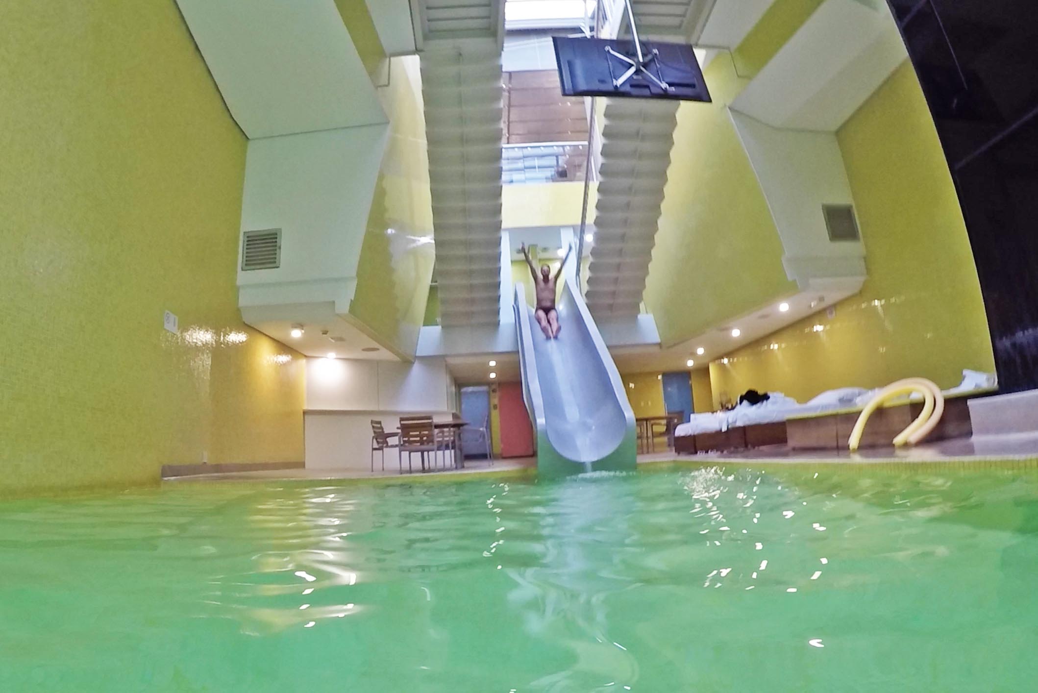 hotel unique indoor pool piscina coberta toboágua tobogã water slide