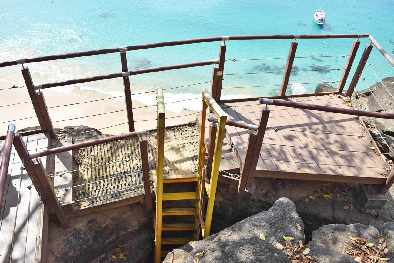escada acesso praia do sancho fernando de noronha