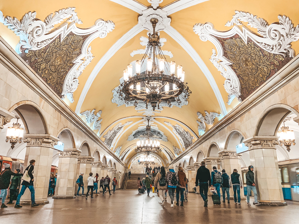 Tour pelo metro de Moscou - Estações mais bonitas - Komsomolskaya