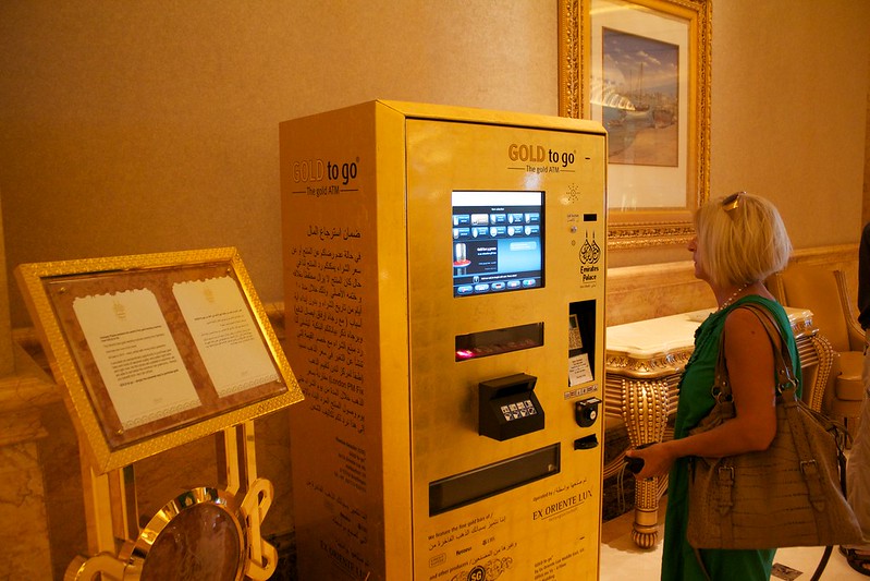 Emirates Palace Hotel Abu Dhabi - Caixa eletrônico de barras de ouro 