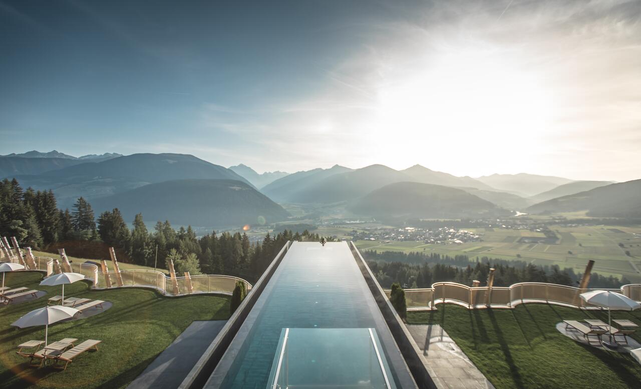 Alpin Panorama Hotel Hubertus - piscina de borda infinita Alpin Panorama Hotel Hubertus Itália - piscina de borda infinita